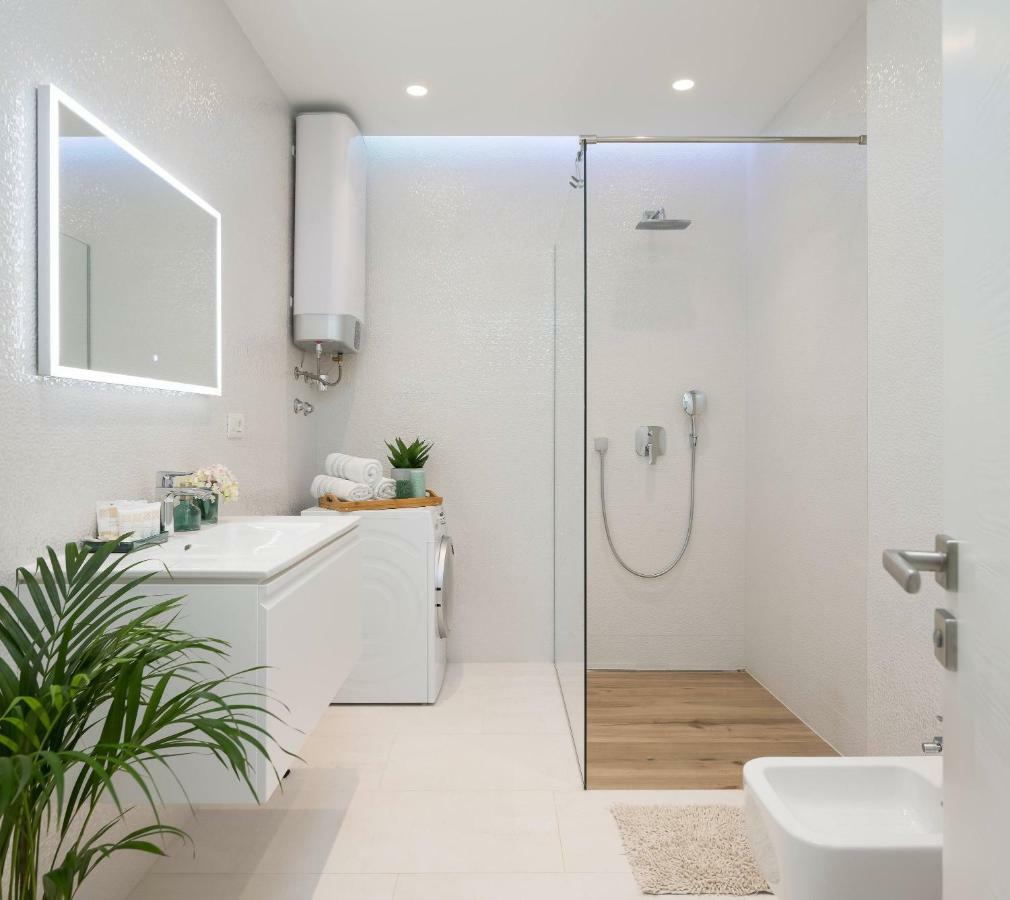 Luxury Design Beach Front Apartment Sukošan Buitenkant foto