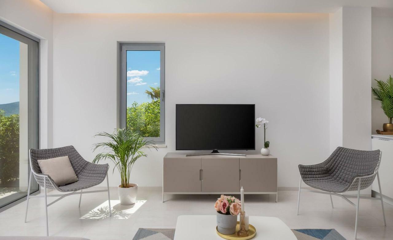 Luxury Design Beach Front Apartment Sukošan Buitenkant foto